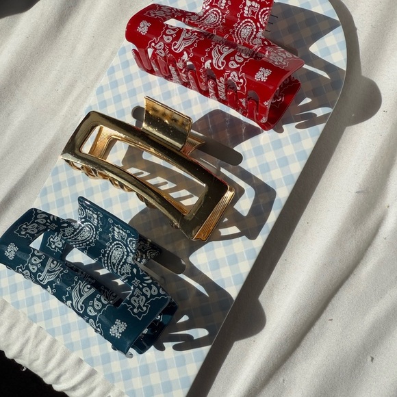 Stylish Red, Blue, and Gold Hair Clips Set - Picture 1 of 4